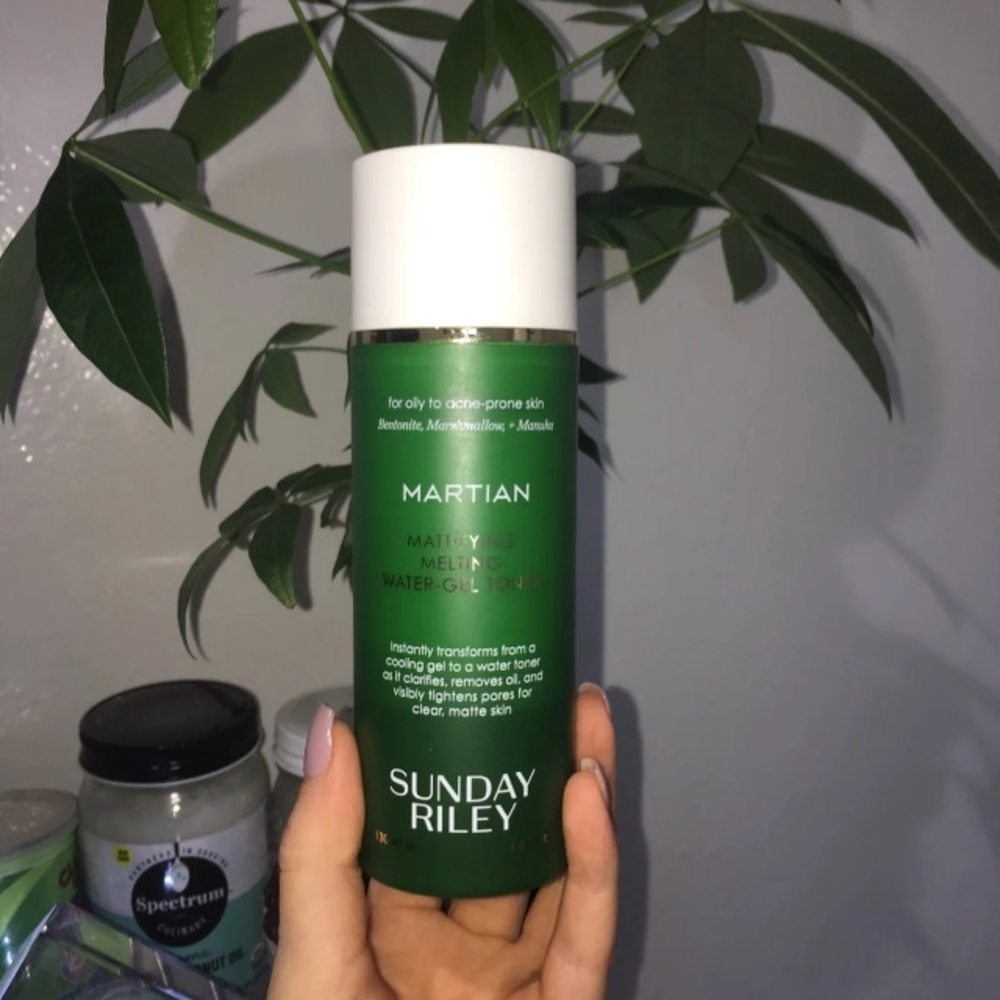SOLD !!!!!!!! Sunday Riley Martian toner